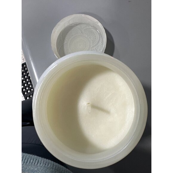 Leoben Candle Leather Santal Candle 18 oz 1-Wick White Textured Glass Jar Soy - Picture 4 of 6